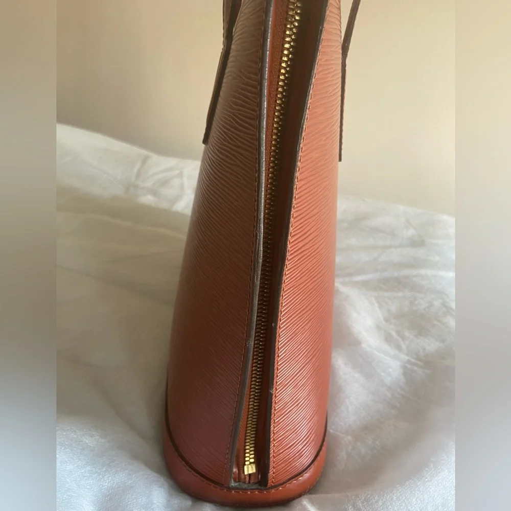 100% Louis Vuitton Kenyan Fawn (Brown) Epi Leather Lussac - Picture 10 of 14